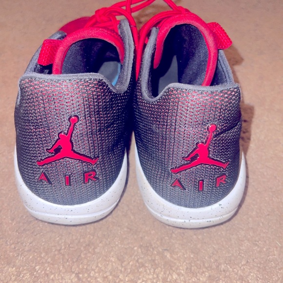 Jordan’s - Picture 2 of 6